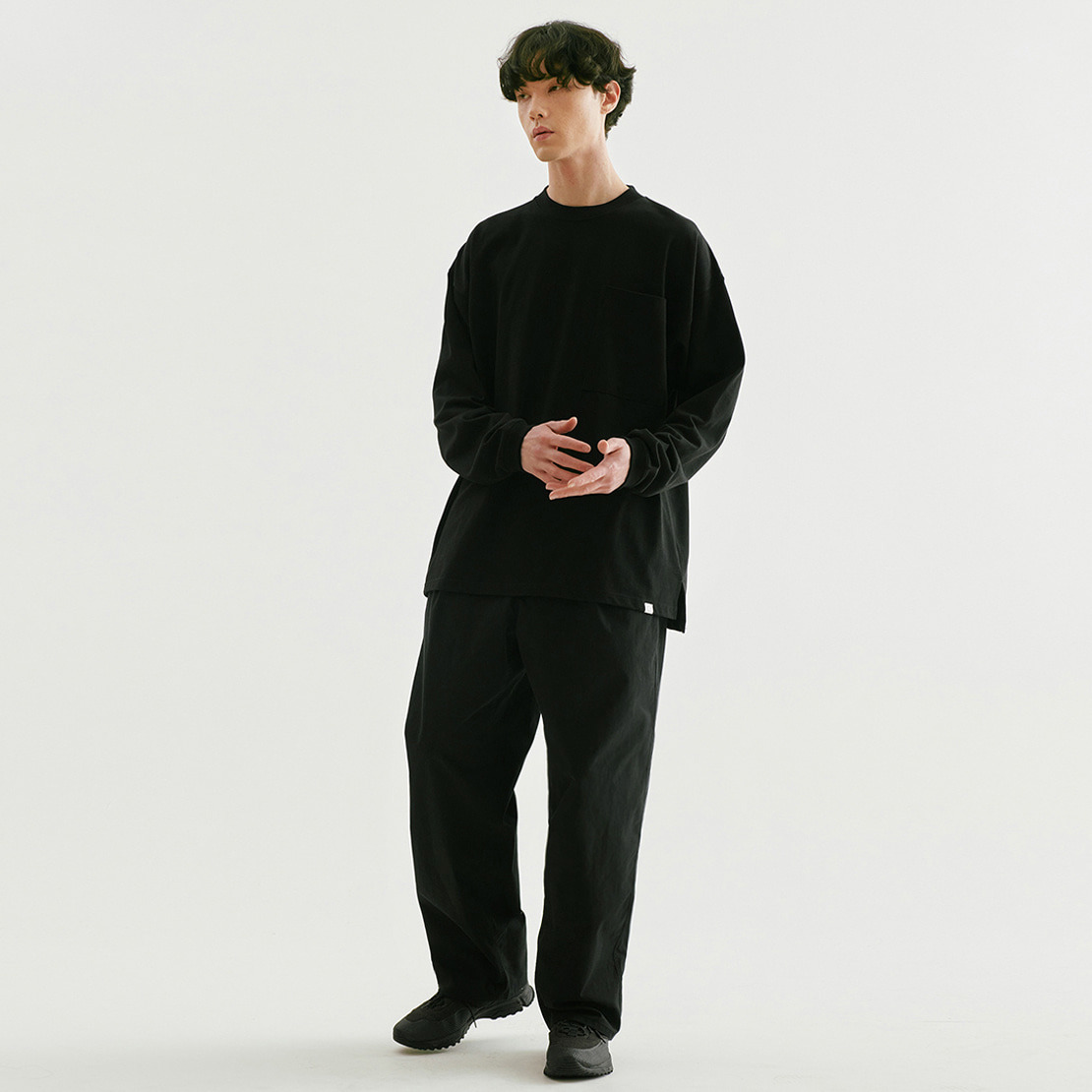 Wide Tapered Chino Pants (Black)